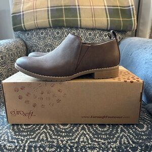 NWB EuroSoft Willet Dark Brown Slip On Shoes- Size 8 M